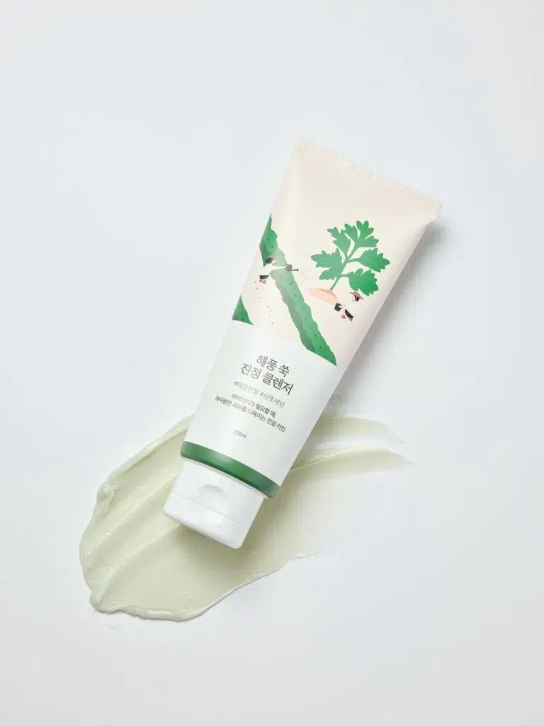Успокаивающая пенка с полынью Round Lab Mugwort Calming Cleanser, 150 мл