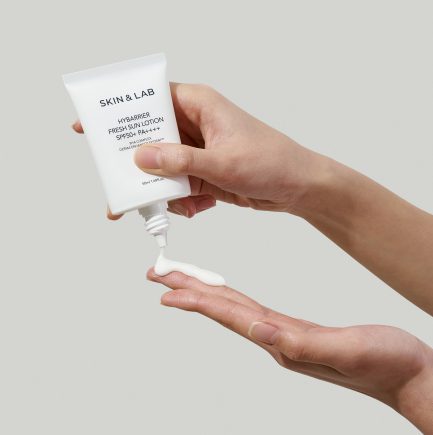 Зволожуючий сонцезахисний лосьйон SKIN and LAB Hybarrier Fresh Sun Lotion