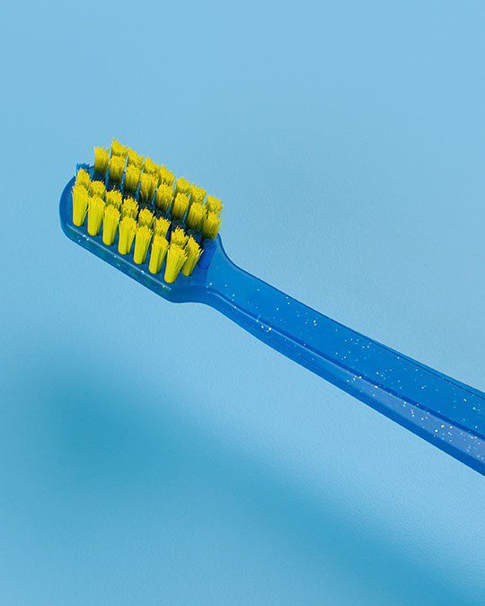 Ортодонтична зубна щітка Curaprox CS ULTRA SOFT ORTHO з заглибленням