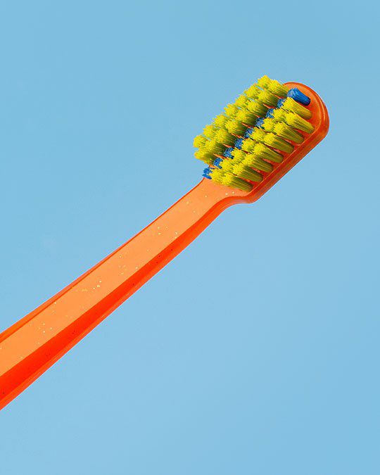 Ортодонтична зубна щітка Curaprox CS ULTRA SOFT ORTHO з заглибленням