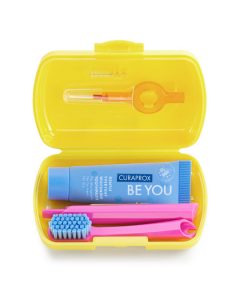 <span class="custom_title_one">BE YOU' YELLOW</span><span class="custom_title_two">Дорожній набір - жовтий</span>