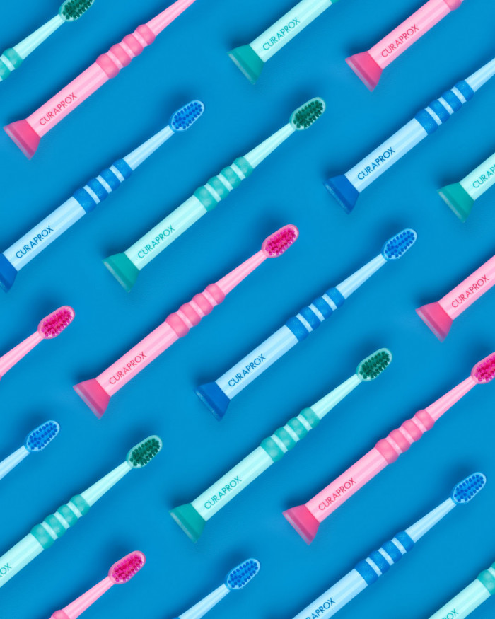Зубная щетка детская Curaprox CS BABY с прорезиненной ручкой