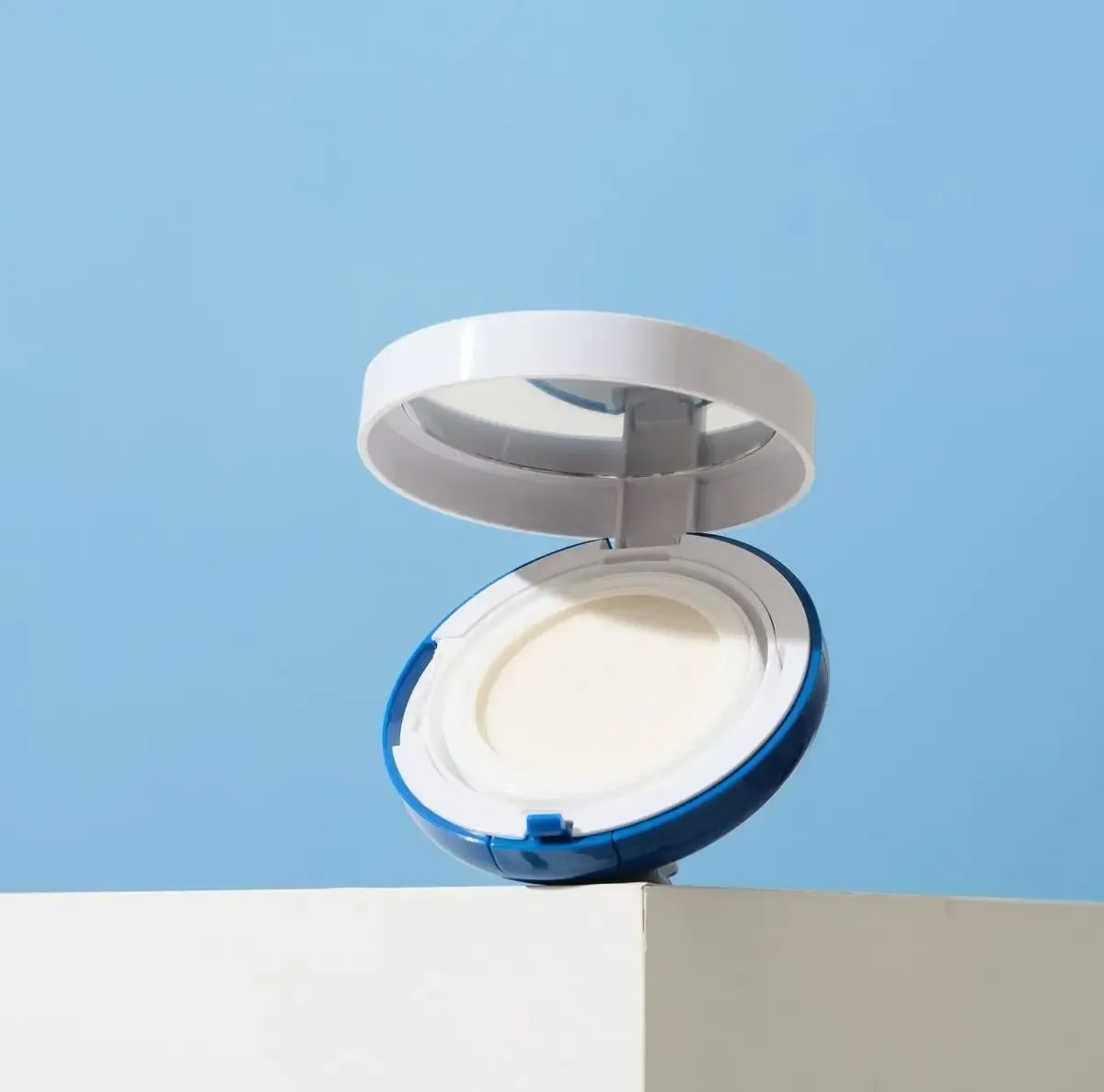 Солнцезащитный кушон с березовым соком ROUND LAB Birch Juice Moisturizing Sun Cushion, 15 г