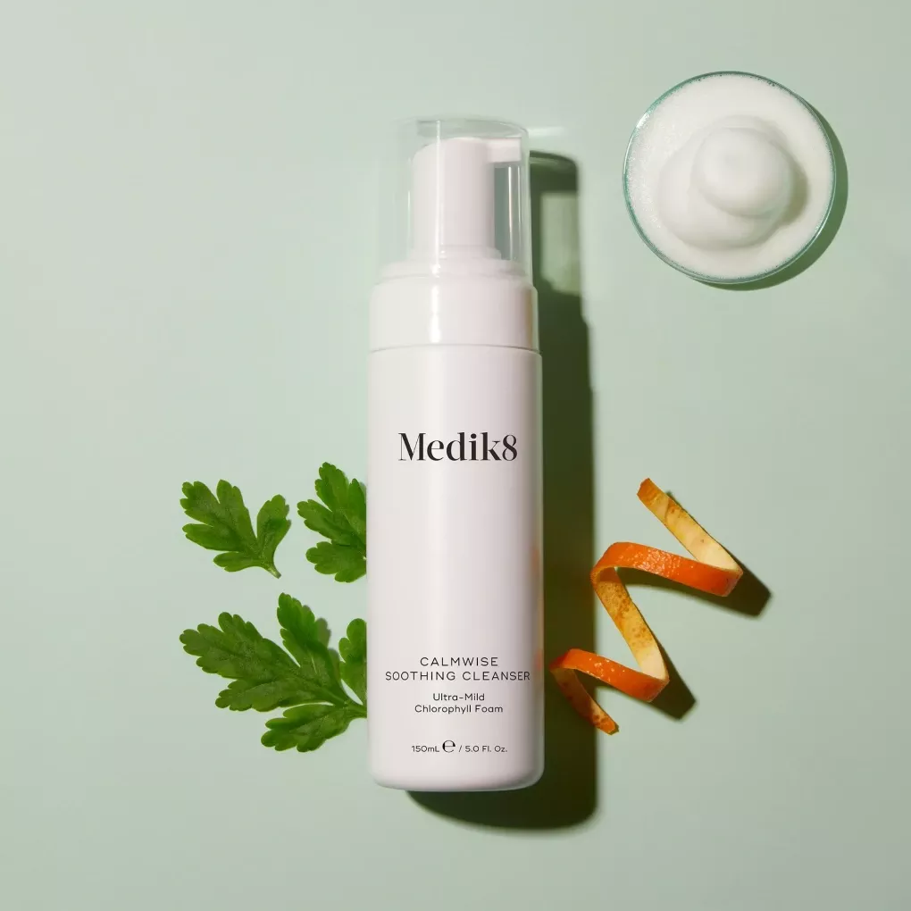 М’яка очищувальна пінка для чутливої шкіри Medik8 Calmwise Soothing Cleanser, 150 мл