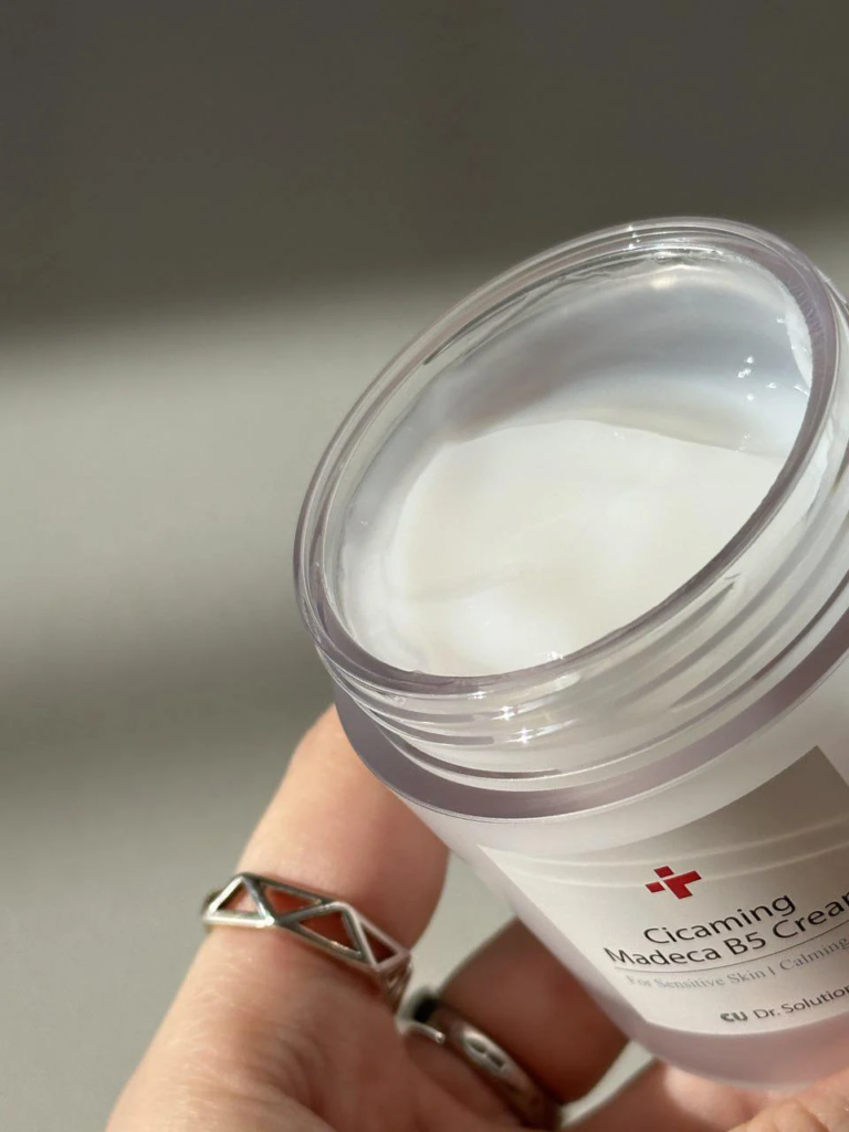 Успокаивающий крем с центеллой и пантенолом Cuskin Dr.Solution Cicaming B5 Madeca Cream, 70 мл