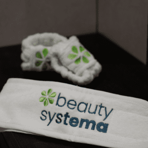 Набір для вмивання: повʼязка та напульсники Beauty Systema білий