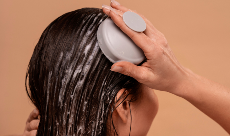 Що таке глибоке очищення шкіри голови і коли його робити?