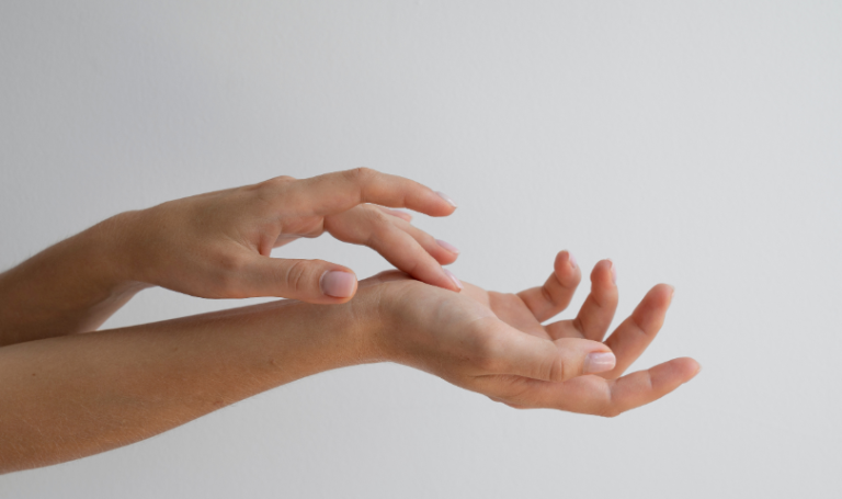 Догляд за руками в холодну пору року