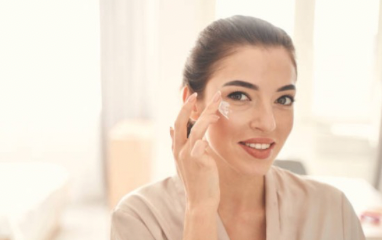 Как выбрать крем для кожи вокруг глаз?