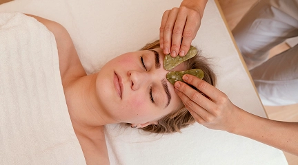 Масаж обличчя: як виконувати? Ролери, гуаша та інші аксесуари